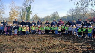 4-6 yaş Kuran kursu öğrencileri fidan dikti