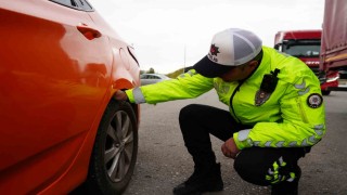 43 ilin geçiş güzergahında zorunlu kış lastiği denetimi: Araçlar tek tek durduruldu