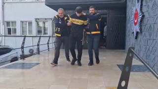 45ten fazla bıçak darbesiyle eşini öldüren şüpheli adliyeye sevk edildi