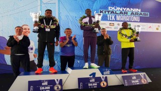 47. İstanbul Maratonunda kazananlar ödüllerini aldı