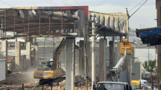 7 kişinin öldüğü parfüm dolum tesisi yıkılıyor