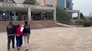 77 yıl hapis cezasıyla aranan firari şahıs, kurye kılığındaki polisin Yemek siparişi getirdim sözleriyle yakalandı