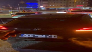 Abartılı egzozla tehlikeli sollama yapan sürücü cezadan kaçamadı