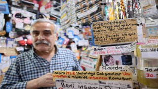 Adanada 44 yıllık esnafın hayat dersi yazıları dikkat çekiyor