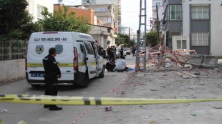 Adanada demir iskele zemine çakıldı: 1 ölü, 1 yaralı