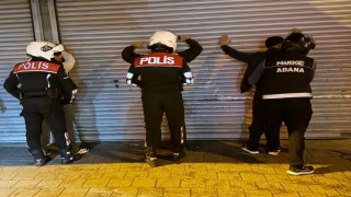 Adanada narko-alan uygulaması: Uyuşturucu içen 20 şahıs suçüstü yakalandı