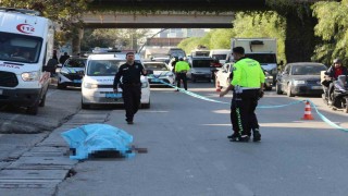 Adanada otomobilin çarptığı yaşlı adam öldü