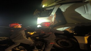 Adanada tır, otobüse arkadan çarptı: 14 yaralı