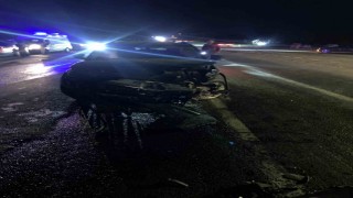 Adıyamanda iki otomobil çarpıştı: 2 yaralı