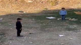 AFADın siren testi sırasında çocuklar esas duruşa geçti