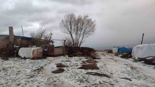 Afyonkarahisarın 1300 rakımlı yaylasına mevsimin ilk karı düştü