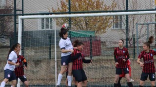 Ağrı Kadın Futbol Takımı, Erzincanı 5-0 mağlup etti