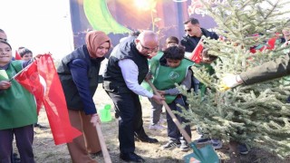 Ağrıda binlerce fidan toprakla buluştu