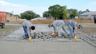 Ağrıda köy yolları kilit parke taşıyla yenileniyor