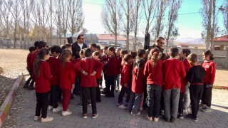 Ağrıda öğretmenler kırsal bölgelerde öğrencileri müzikle buluşturuyor