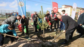 Ağrıda Türkiye Yeşeriyor, Gazze Güçleniyor projesi kapsamında fidanlar toprakla buluşturuldu