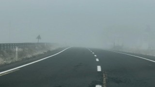 Ağrının Patnos ilçesinde yoğun sis ulaşımı olumsuz etkiliyor