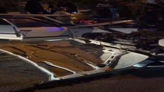 Ahlatta iki araç çarpıştı: 5 kişi yaralandı