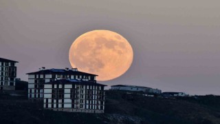 Ahlatta Kunduz Süper Ay görsel şölen oluşturdu