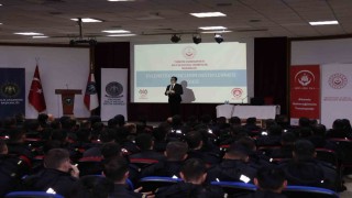 Ailemle Güvendeyim projesi kapsamında polis adaylarına eğitim verildi