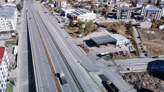 Akaryakıt istasyonuna giden yollar kapatıldı, işletmecisi uçan arabalar istedi