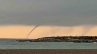 Akdenizde oluşan hortum kameraya yansıdı