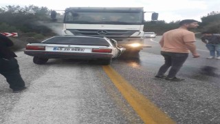 Akhisarda kamyon ile otomobil kafa kafaya çarpıştı: 1 ölü, 1 yaralı