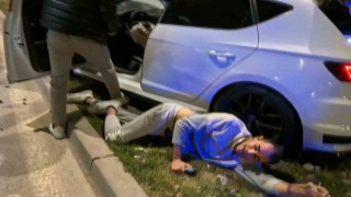 Aksaray Belediyesinin trafiğe kapattığı yol kaza meydanına döndü