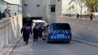 Aksarayda 1 kişiyi öldürüp, 2 kişiyi yaralayan zanlı adliyede