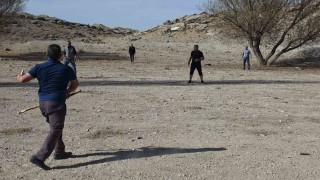 Aksarayda geleneksel çelik çomak oyunu yaşatılmaya devam ediyor