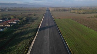 Akyazının ilçe girişinin yeni bağlantı yolunda çalışmalar sürüyor