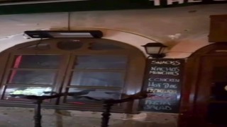 Alaçatıda eğlence mekanına silahlı saldırı