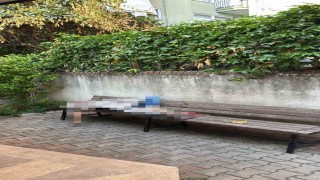 Alanyada cami avlusundaki bankta bir kişi ölü bulundu