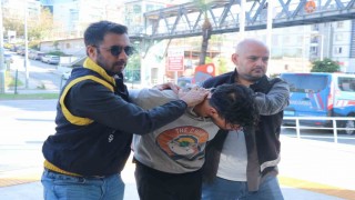 Alanyada sokakta bir kadına yumruk atıp, makasla yüzünü yaralayan şahıs tutuklandı