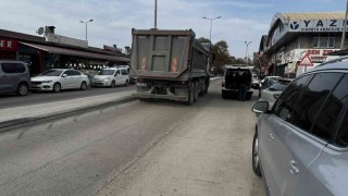 Alaplıda ağır tonajlı kamyonlar yollarda çatlak oluşturdu