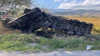 Alaşehirde süt tankeri üzüm bağına uçtu