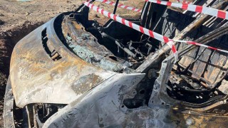 Alev alev yanan mutfak tüpü yüklü kamyonet küle döndü