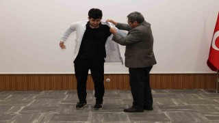 ALKÜlü Diş Hekimliği Fakültesi öğrencileri beyaz önlüklerini giydi