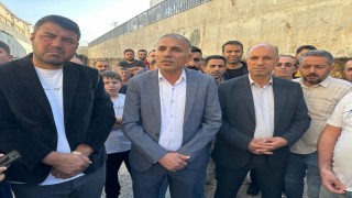 Alt geçit bitmeyince bitme noktasına gelen esnaf isyan etti