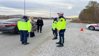 Altıntaş Kaymakamı Ayşegül Yıldırım yol denetimine katıldı