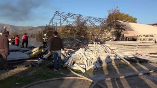 Amasyada plastik malzeme dolu depo yandı, yükselen dumanlar metrelerce öteden görüldü