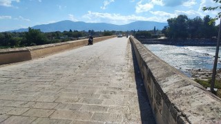 Anadolunun bilinen İlk Roma köprüsüne sprey boyayla yazılama yapıldı