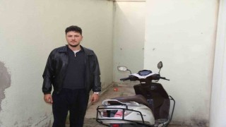 Anahtarı üzerinde bırakılan motosikletin çalınma anı kamerada