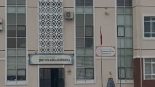 Ankarada 10 öğrenci zehirlendikleri şüphesiyle hastaneye kaldırıldı