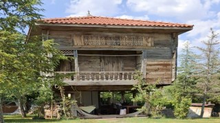 Ankarada 200 yıllık serender kül oldu