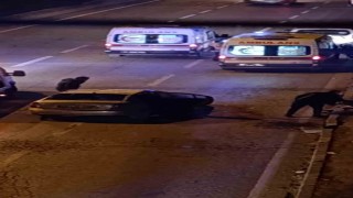 Ankarada kaldırıma çarpan araç devrildi: 4 yaralı