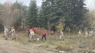 Anne ve oğlunun cesedinin bulunduğu bölgede kayıp çanta ile ayakkabı bulundu, telefona ulaşılamadı