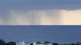 Antalyada ardı ardına çıkan hortumlar kamerada