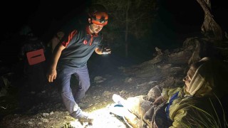 Antalyada dağlık alanda mahsur kalan Ukraynalı kadın kurtarıldı