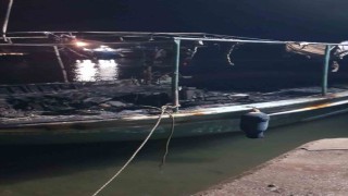 Antalyada düşen yıldırım 3 tekneyi küle çevirdi